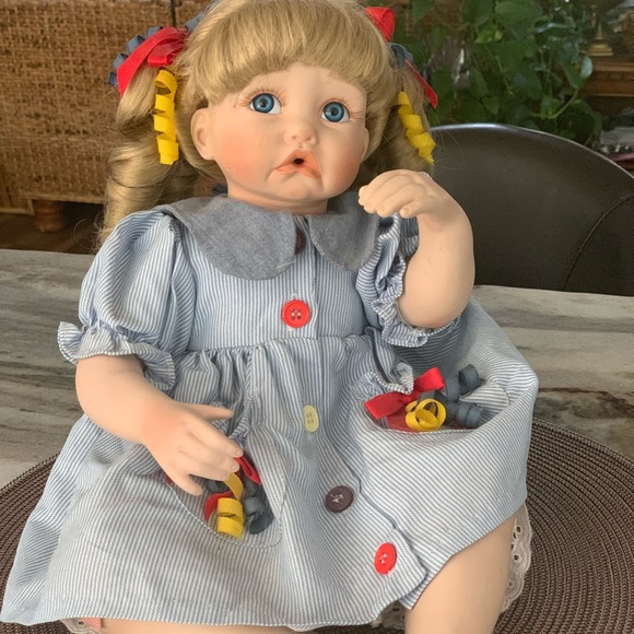 Crying Kayla Porcelain Doll. The Hamilton Collection - Picture 2 of 11